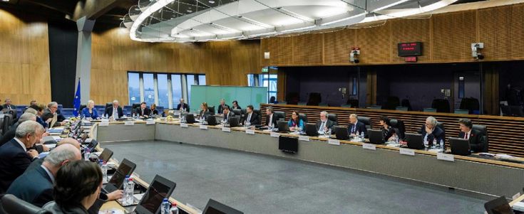 Avanti con le riforme, l&rsquo;ok Ue spinge il governo. Padoan: &ldquo;Supereremo anche l&rsquo;esame di marzo&rdquo;