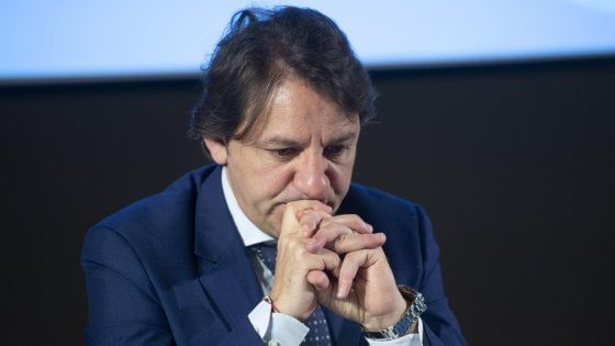 Inps, bufera su Tridico per il raddoppio dello stipendio. Conte: "Non sapevo niente. Ho chiesto accertamenti"