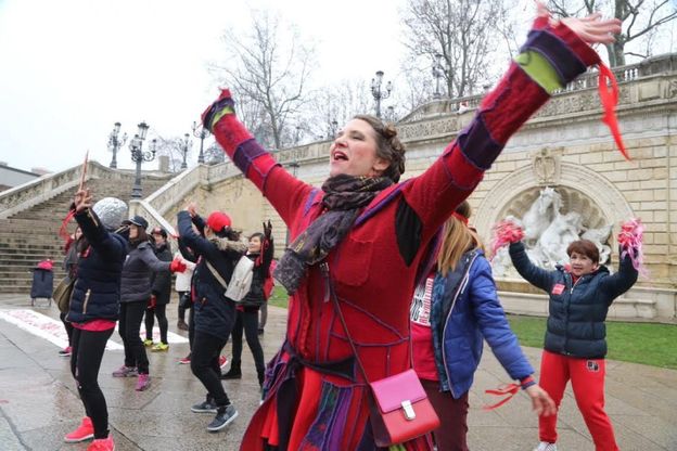 Bologna, balli e canti contro la violenza sulle donne