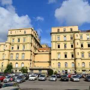Policlinico Vanvitelli, asportato nodulo alla tiroide a bimbo di 5 anni affetto da rara malattia