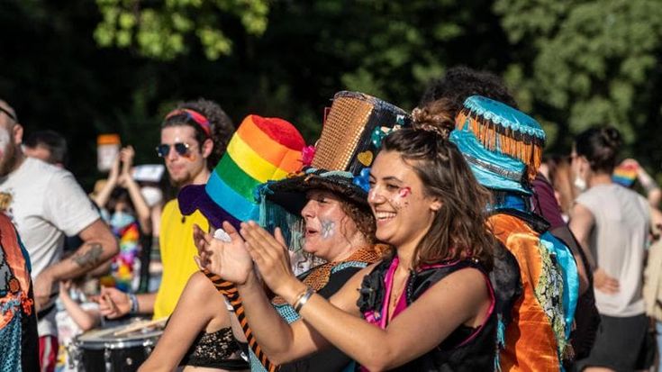Toscana Pride, con le bandiere arcobaleno fino al parco delle Cascine