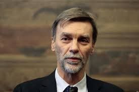Graziano Delrio: "Da cattolico adulto vedo l'impegno di Galantino ma così alimenta il qualunquismo"