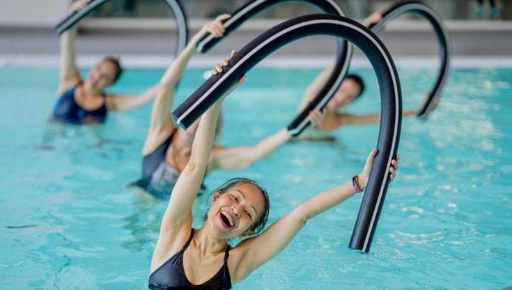 Acqua fitness, la piscina diventa la nuova palestra “strong”