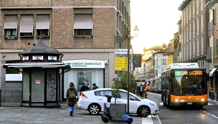 L'edicola chiude e il forno diventa garage: così cambia l'Annunziata - foto
