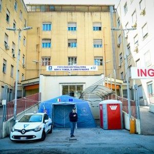 Napoli, specializzandi: si presentano in 4 e dicono no: "Stipendio troppo basso"