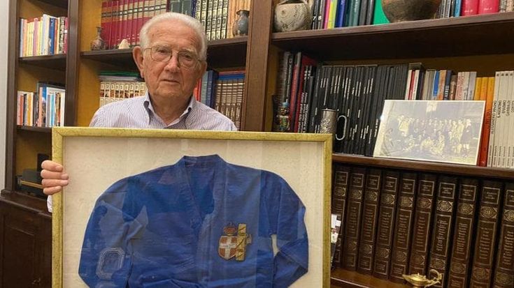 Raffaele Costantino, il reuccio del Bari che per giocare in Nazionale viaggiava un giorno e mezzo sul treno a vapore: “Sarebbe bello intitolargli lo stadio della Vittoria”