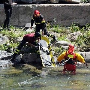 Pensionato annega per salvare il suo cane nel torrente