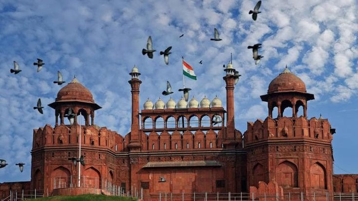 India gigante politico e finanziario, ma occhio ai rischi