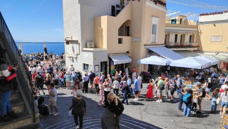 Capri, meno code alla Funicolare: arriva il pagamento "Tap&go" con carta di credito o bancomat