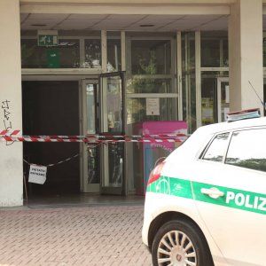 Milano, dopo le fiamme l'edificio comunale di piazzale Accursio resta inagibile