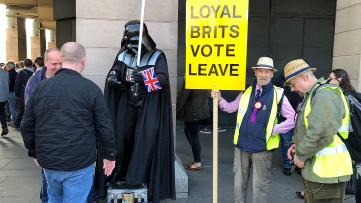 E l’inglese conia il verbo “to brexit” per chi indugia prima di andarsene