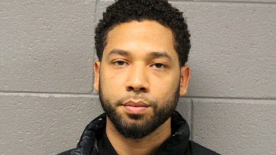 Jussie Smollett, da vittima a sospetto: rischia il carcere. E la serie tv lo cancella dagli ultimi episodi