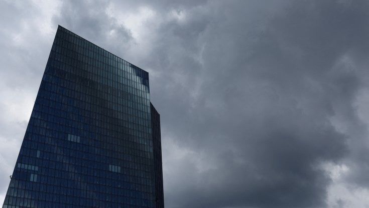 Le Borse di oggi, 23 gennaio. Europa positiva ma cresce il pressing dei falchi Bce. Visco: "No allarme, Italia in grado di gestire stretta"
