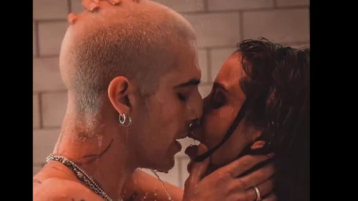 Damiano dei Måneskin e il bacio (da attore) nel nuovo video di Anitta: “L’avrei registrato altre mille volte”