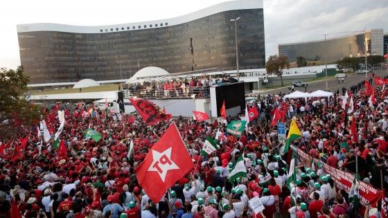 Brasile, Partito dei lavoratori formalizza candidatura di Lula
