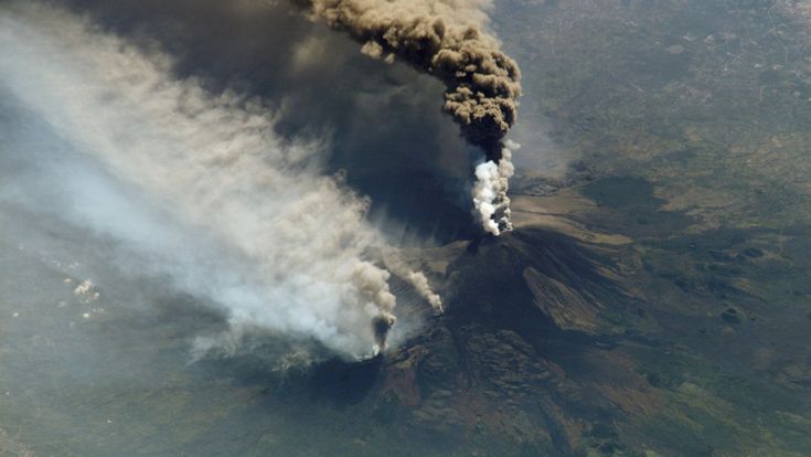 Fermate l'Etna. Era l’unico punto fermo di un’isola instabile
