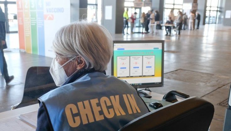Covid Toscana vaccino tocca agli under 30, oggi la riunione in Regione con i pediatri