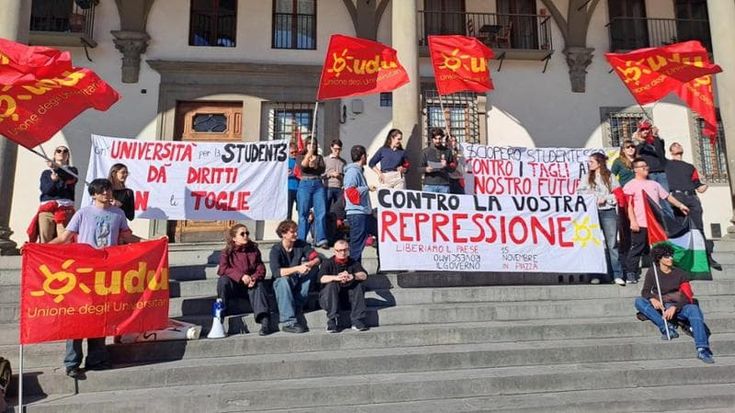 Tagli e crisi abitativa, studenti in piazza. Il rettore: “Noi e studenti dalla stessa parte”