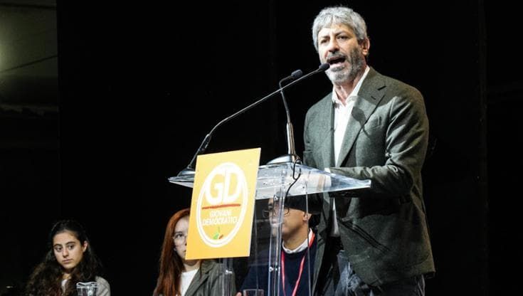 Fico: “Il gozzo? Destra senza argomenti”. Cirielli: “Ormeggio in area militare, sarebbe grave”