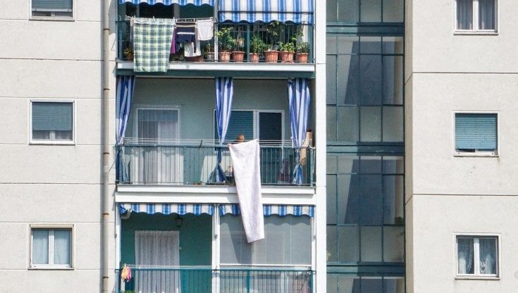 Torino, l’inferno di una madre sola con figlio disabile:  “Costretta ad occupare una casa”
