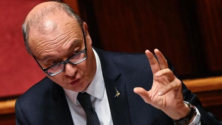 Studente sospeso per un’intervista, Valditara: “Lesa la dignità dell’istituto. Potevano dargli anche più di 15 giorni”