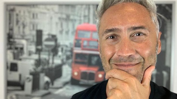 Il nuovo libro di Schettini, il prof influencer che insegna la fisica in modo pop: “Da Vinci è stato il primo Youtuber”