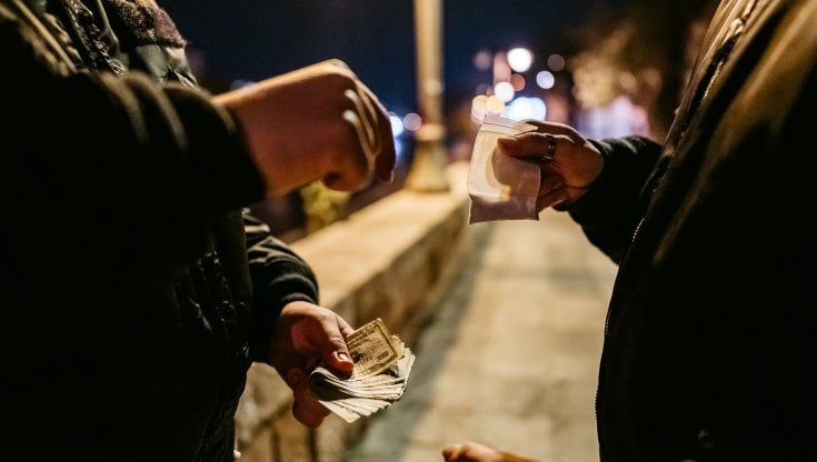 I saldi della droga, tre dosi al costo di due: 26 indagati