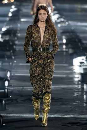 Cosa sono i ''curled boots'' e perché tutte noi li vorremo indossare, in primavera