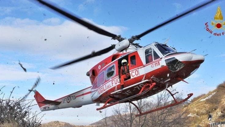 Finisce in una scarpata con la moto, 21enne soccorso con l’elicottero in Val Fontabuona