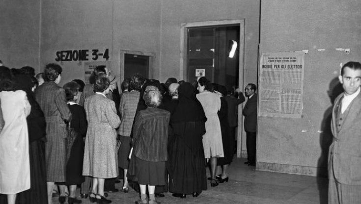 2 giugno 1946, quando le donne votarono per la prima volta in tutto il Paese. Il libro di Fornaro sulla storia del referendum che sancì la Repubblica 