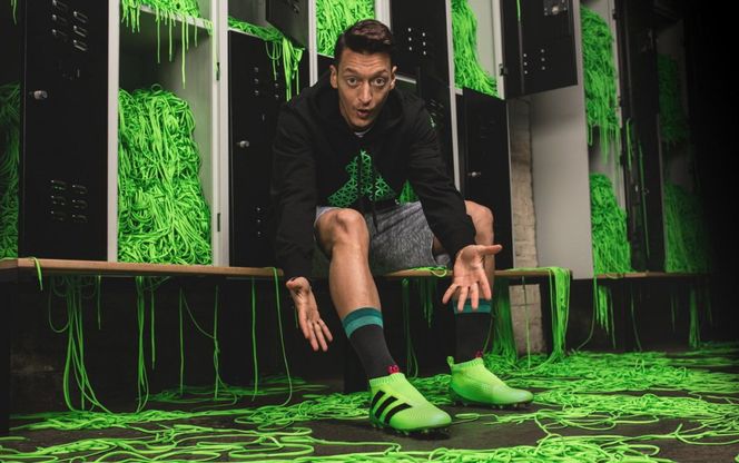 Adidas lancia le prime scarpe da calcio senza lacci: in vendita a 300 euro