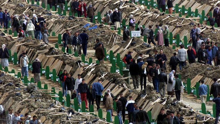 L’orrore di Srebrenica 25 anni dopo. I criminali di allora sono star nazionaliste