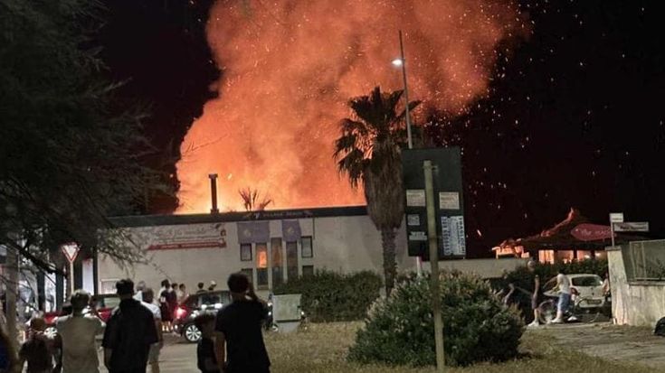 Ostia, ancora un incendio al Village: fiamme nello stabilimento confiscato ai Fasciani