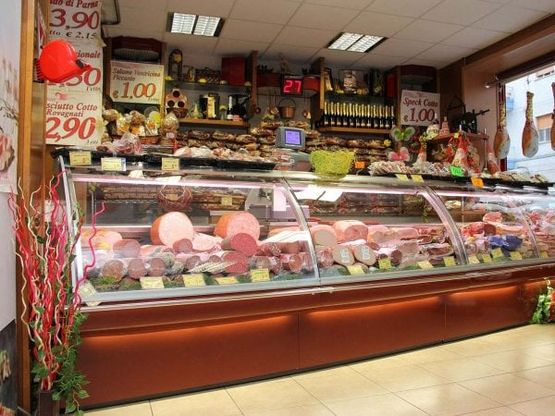 Dettaglianti alimentari,  i consumi vanno giù le imprese tagliano investimenti