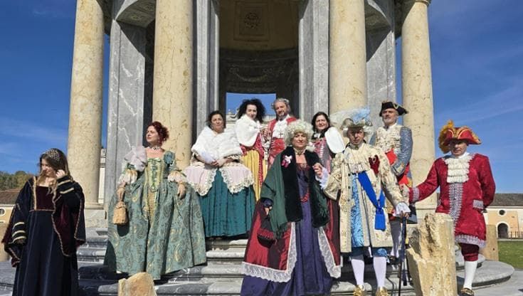 La Reggia di Carditello palcoscenico a cielo aperto: carri allegorici da Capua e danze in costume