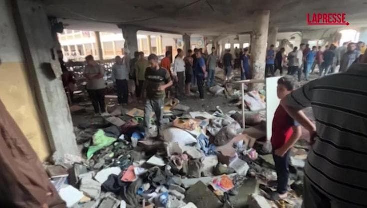 Gaza, raid israeliano su una scuola: le immagini dell'edificio distrutto