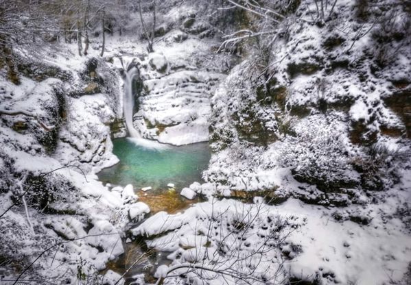 Potenza, le cascate di San Fele sotto la neve: lo scenario é da favola