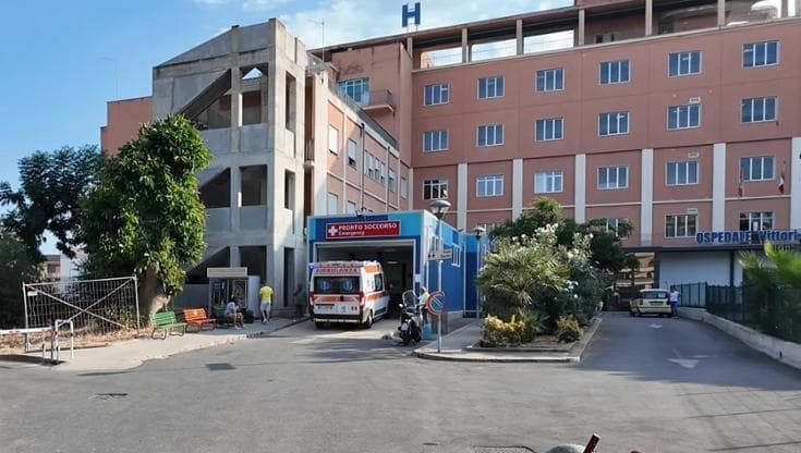 Ospedale di Gela, oncologia dimezzata e referti istologici in ritardo anche di due mesi
