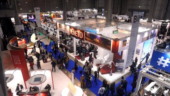 Milano, aperta la Borsa internazionale del turismo: da subito grande folla 