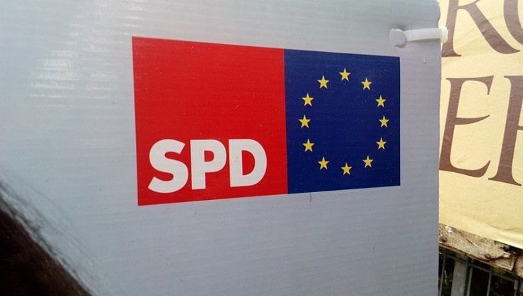Germania, scandalo nella Spd: almeno 5 donne intossicate dalla "droga dello stupro" al party dell'estate alla presenza di Scholz