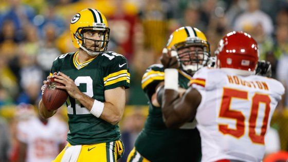 Nfl, il professor Rodgers illumina il Monday Night