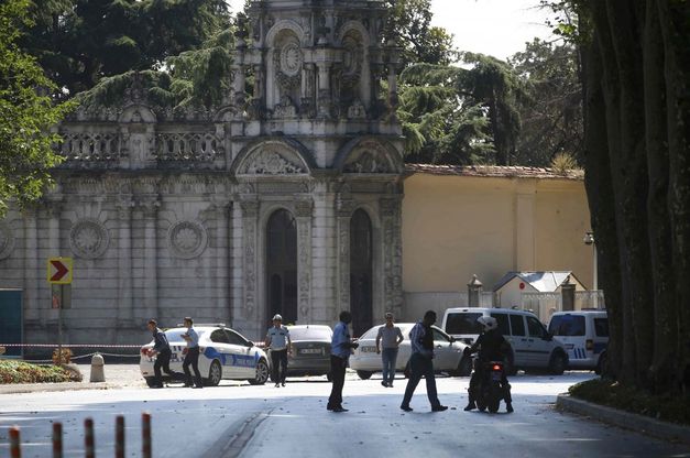 Istanbul, spari davanti a palazzo del governo: due arresti 