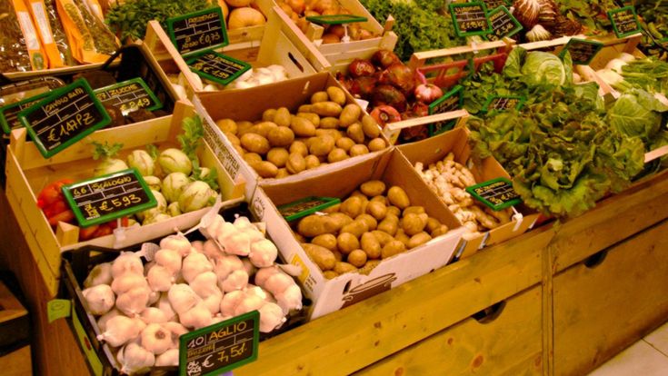 Effetto virus sulla spesa dei romani. Boom dei prezzi di frutta e verdura