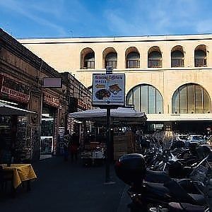 Roma, Esquilino, subaffitti d’oro nei negozi del Comune