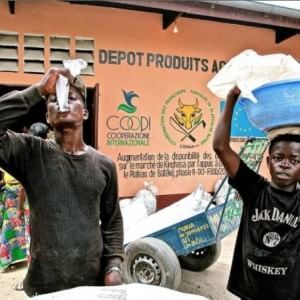 Congo, una mostra a Milano per raccontare il progetto di Coopi: sfamare i più poveri