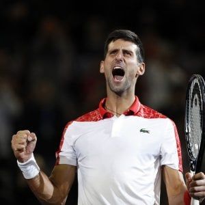 Tennis, Djokovic vince a Shangai e punta al trono di Nadal