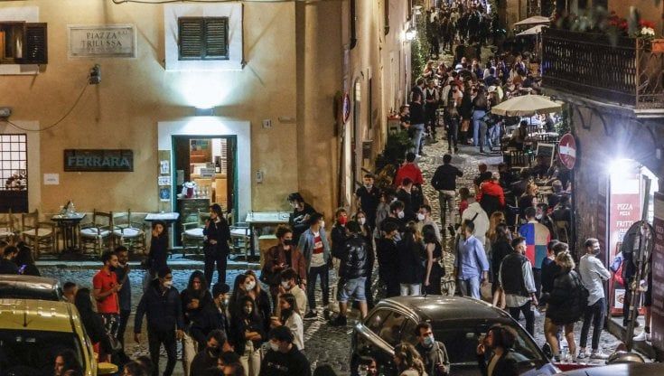 Trastevere, turista aggredito. "Preso a colpi di mazza da baseball per gioco"