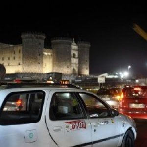 Aggredirono un tassista, fermati 4 ragazzi: c'è anche un minorenne
