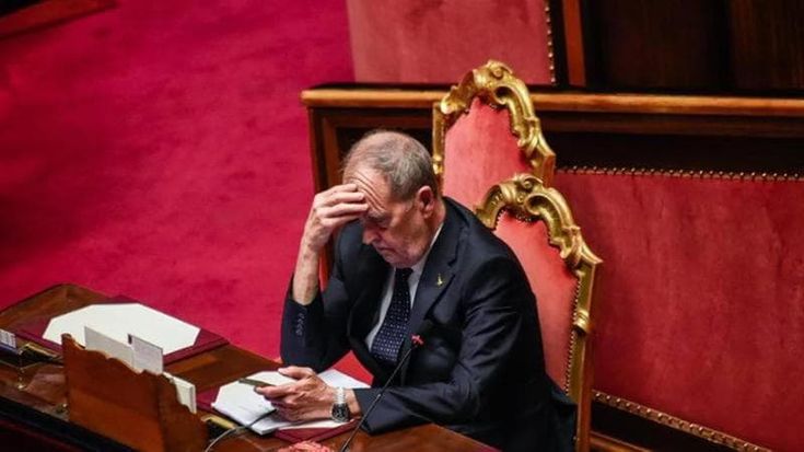 Le opposizioni: stop alla manovra se restano i Lep