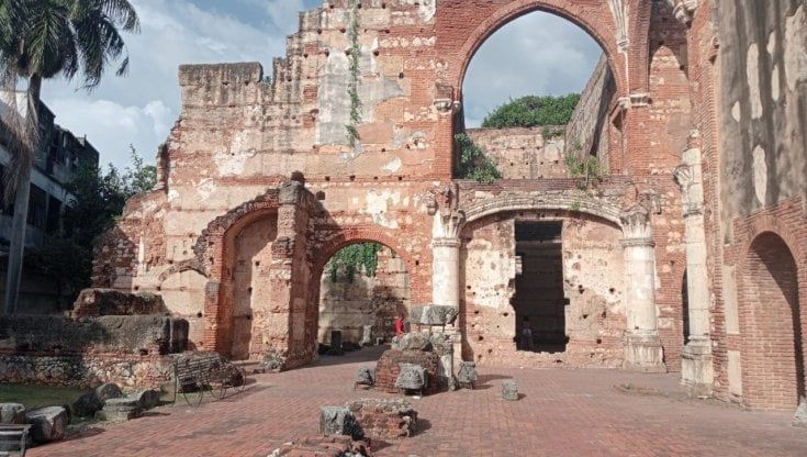 A Santo Domingo c'è una chiesa in pietra dedicata a San Nicola: è la più antica d'America